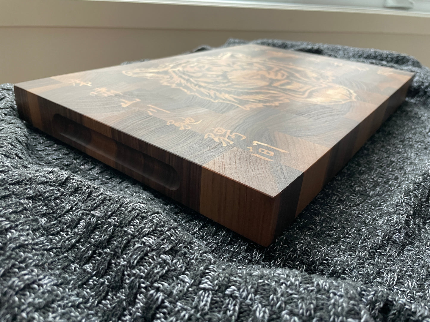 Wood inlay cutting board - tiger design