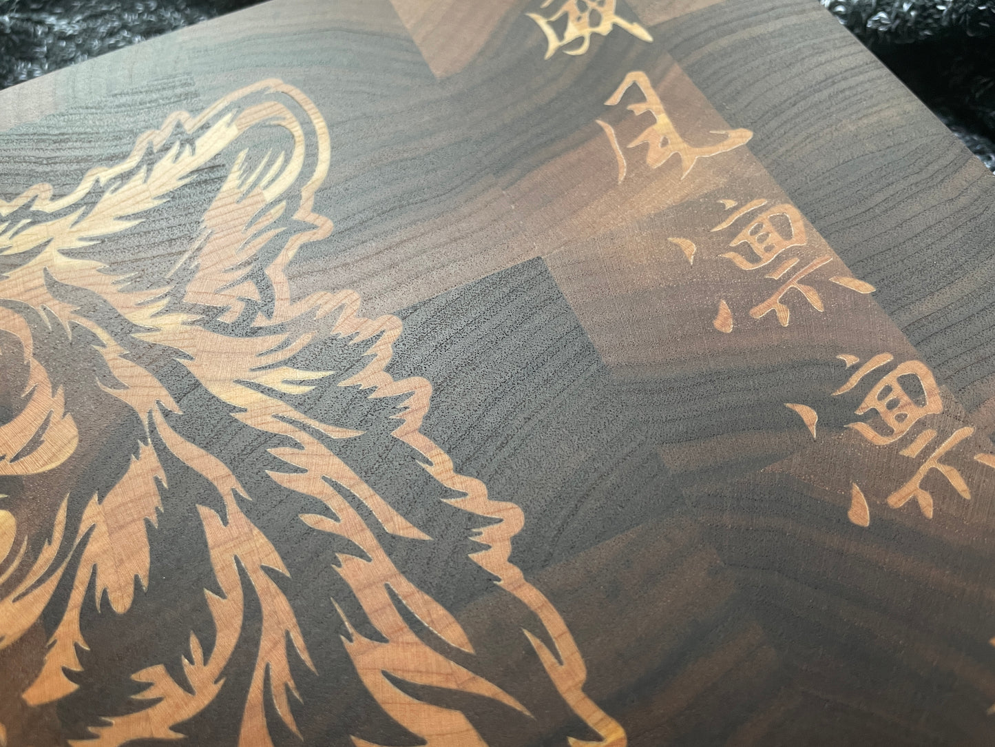 Wood inlay cutting board - tiger design
